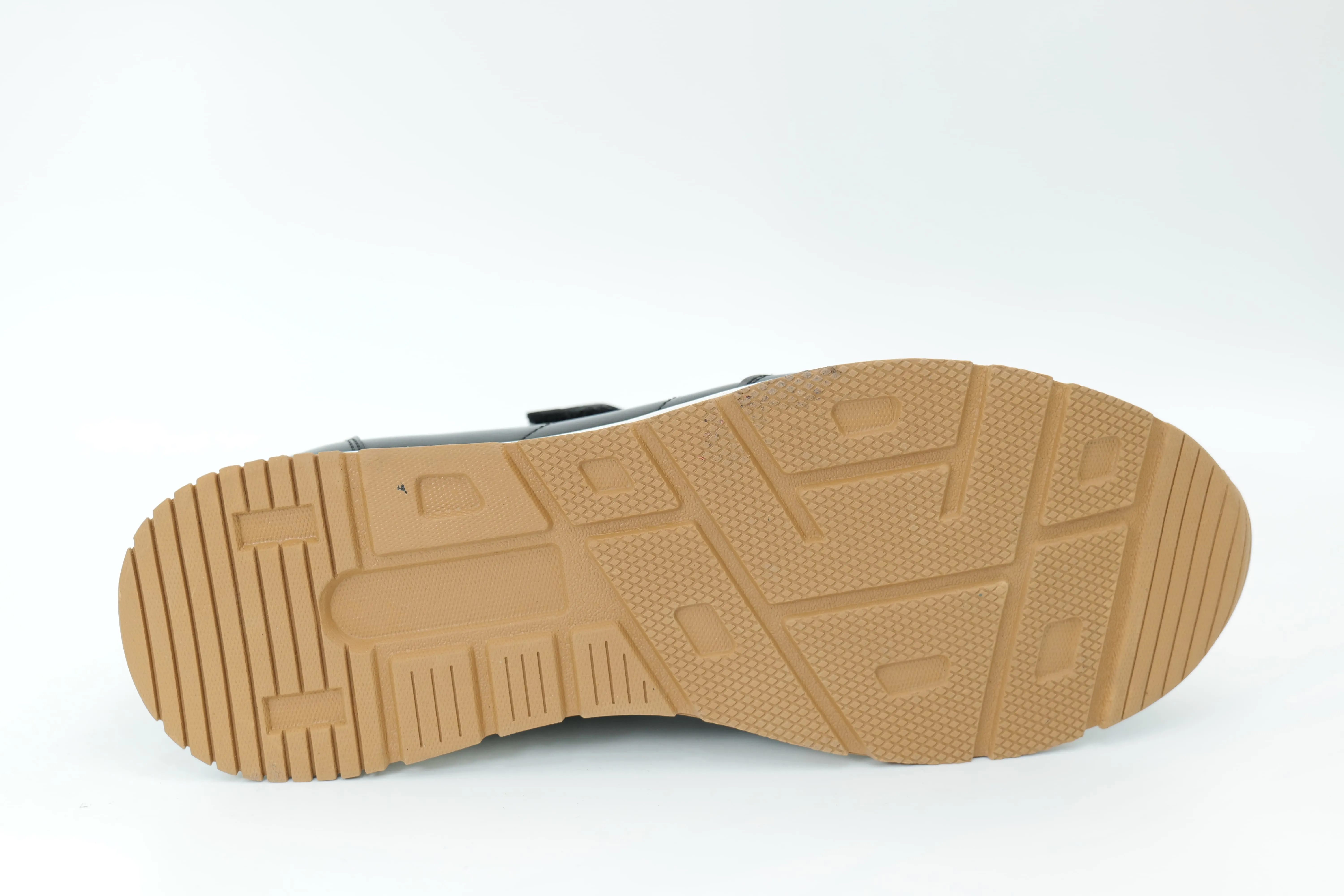Sports shoes