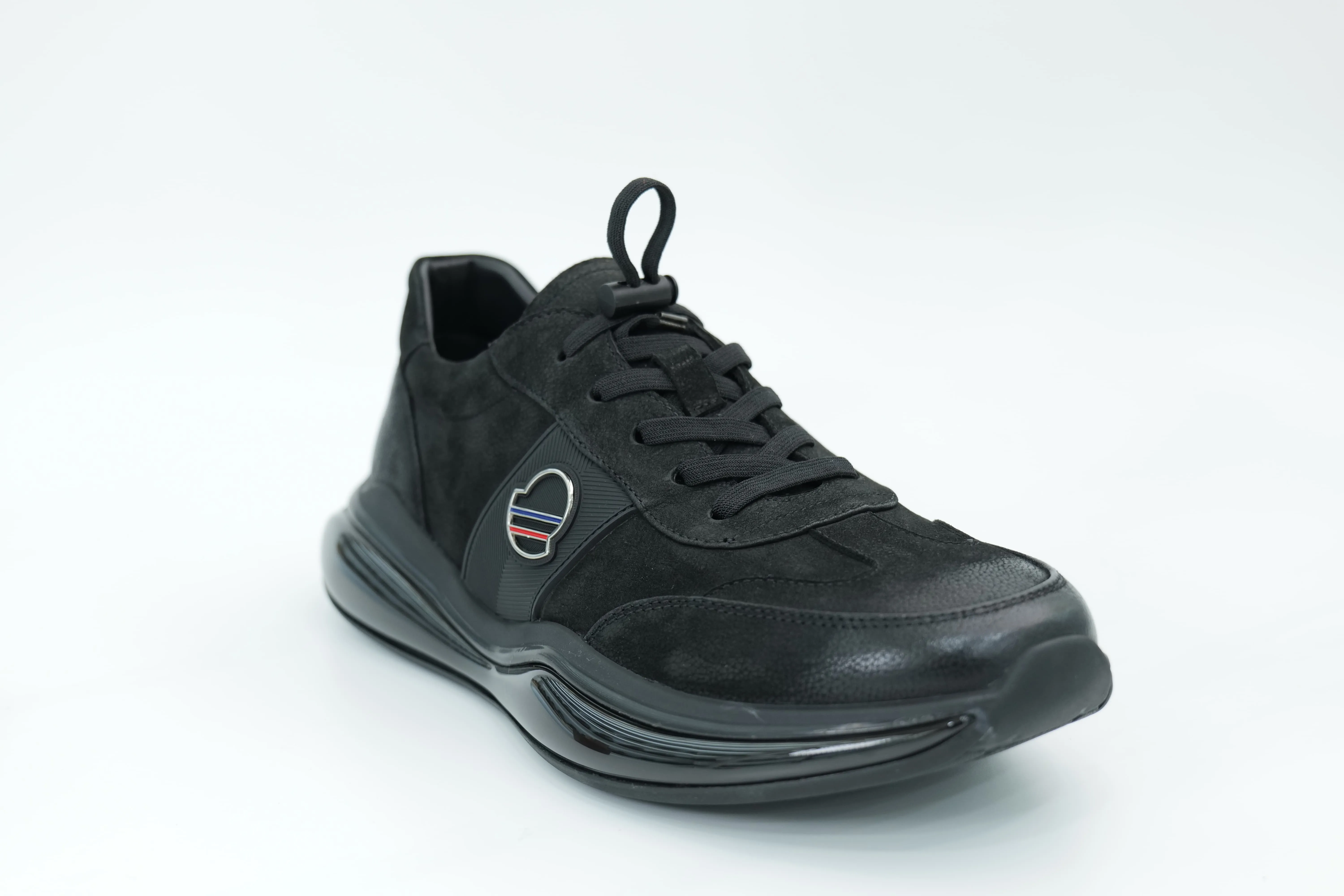 Sports shoes