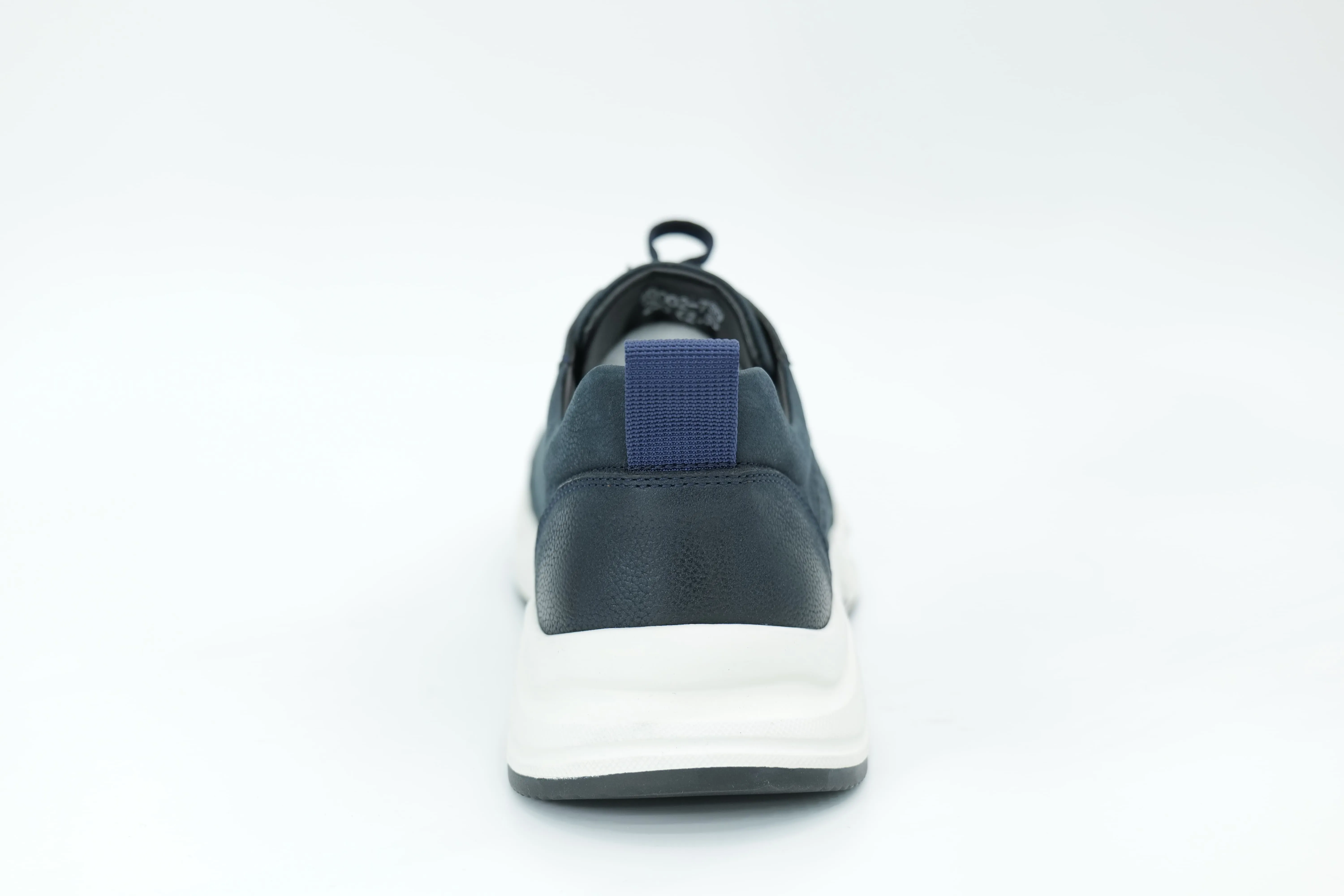 Sports shoes