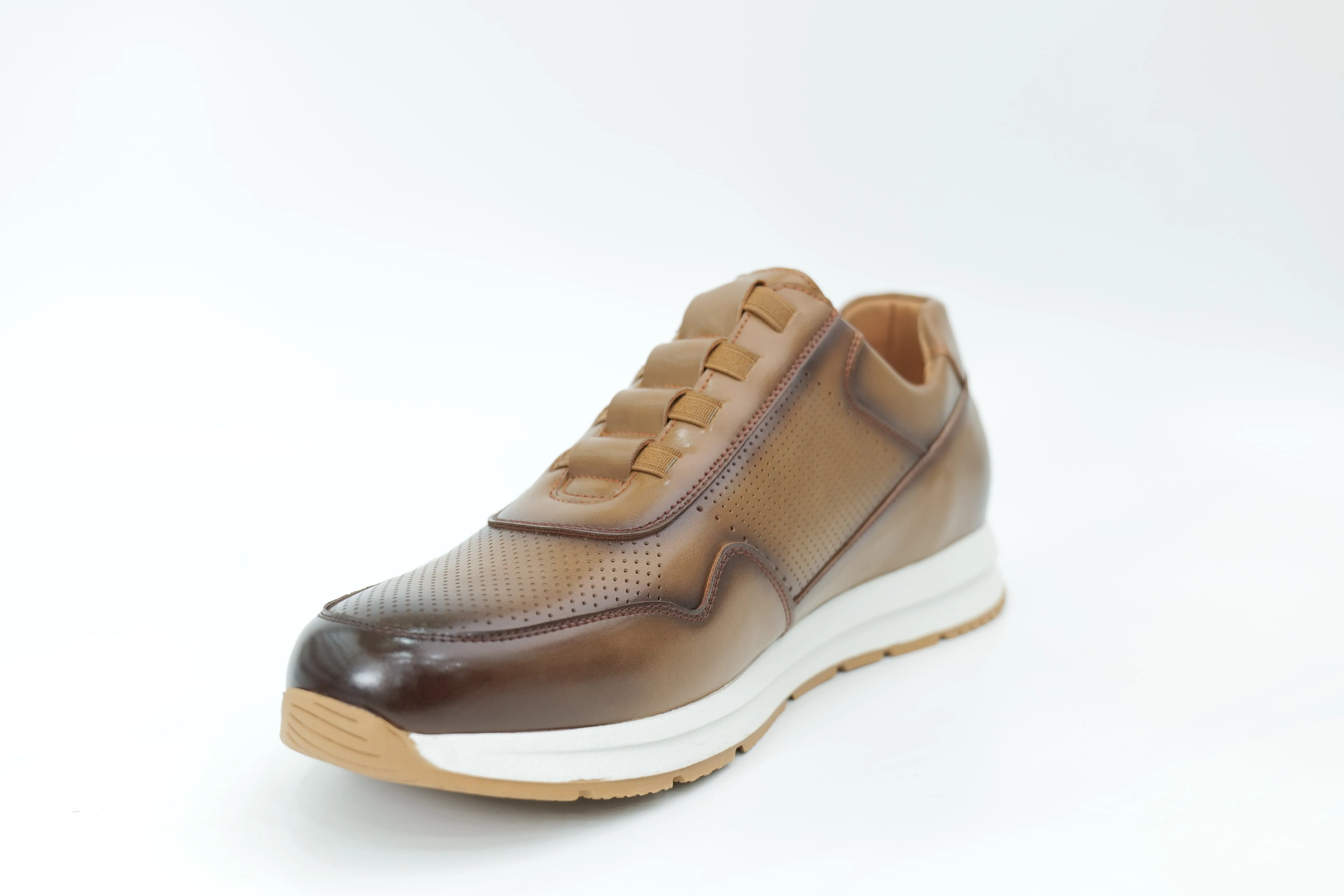 Sports shoes