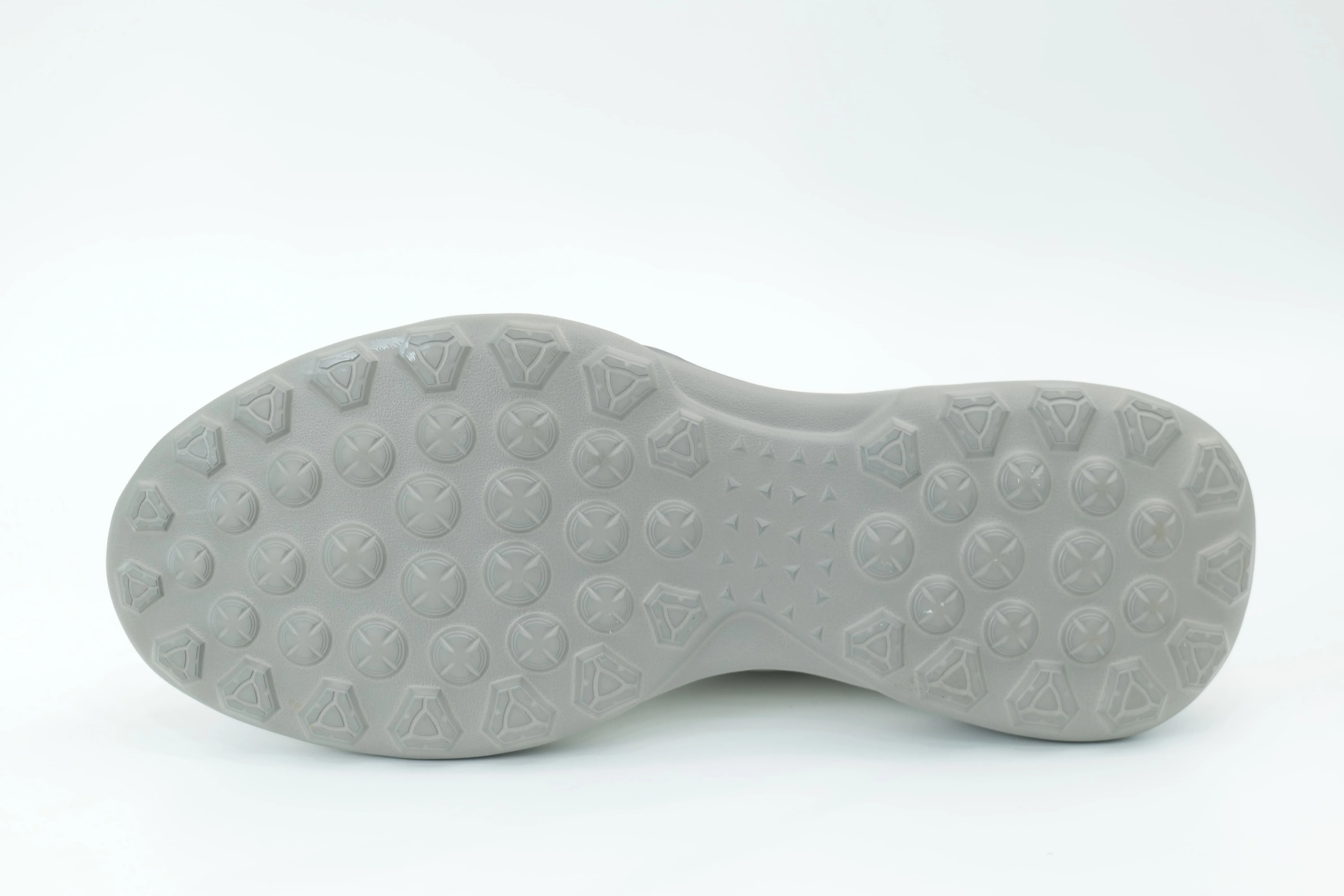 Sports shoes
