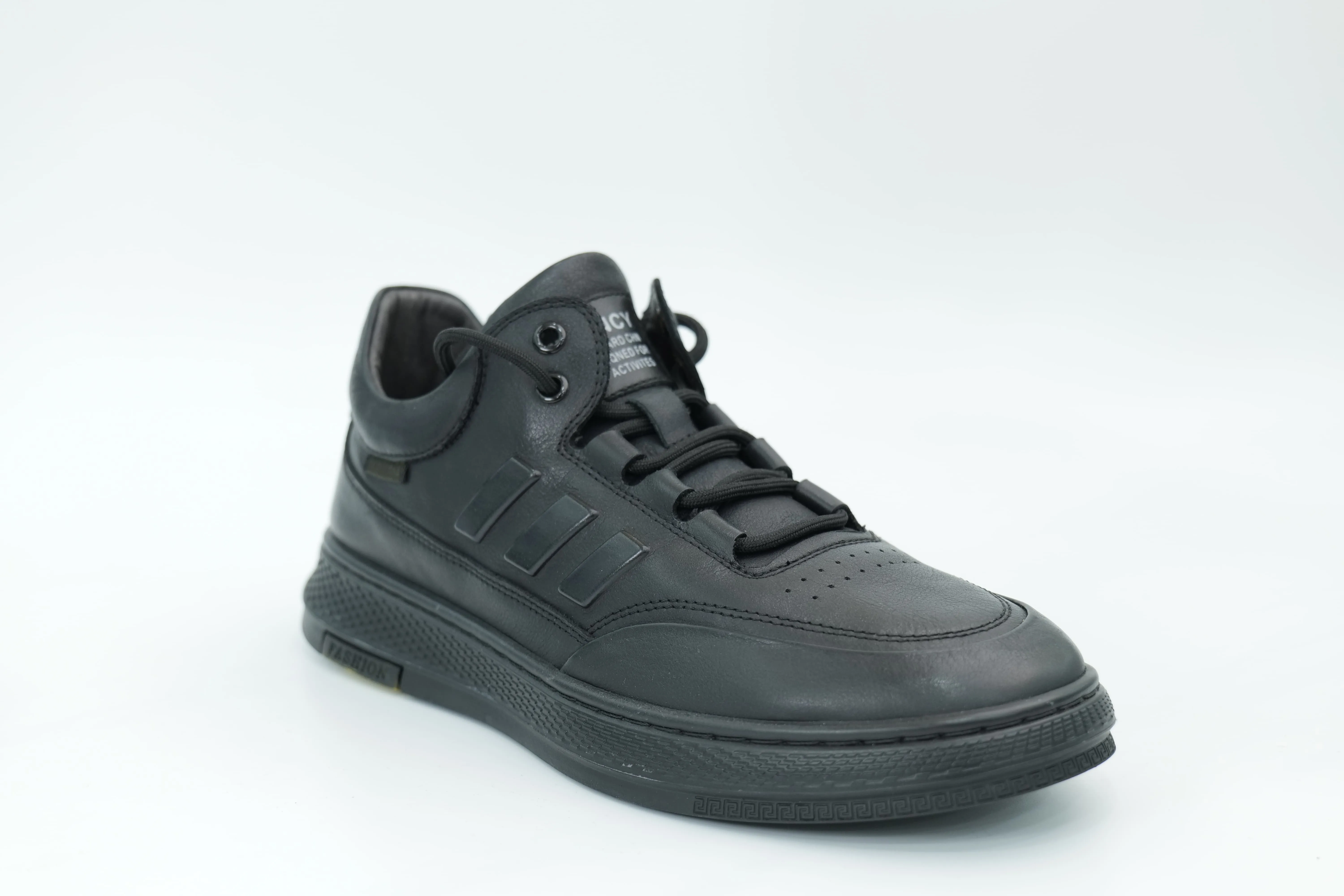 Sports shoes