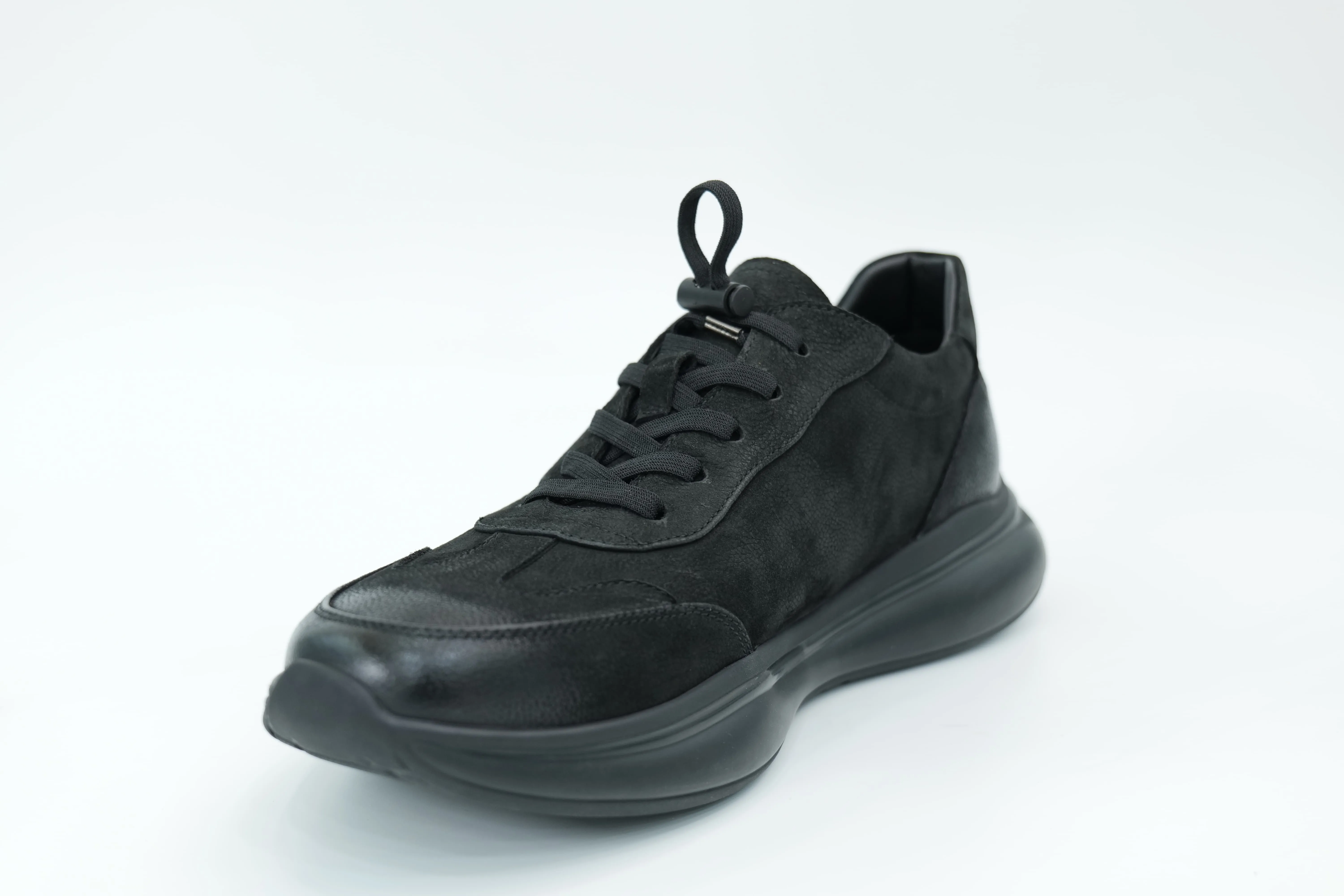 Sports shoes