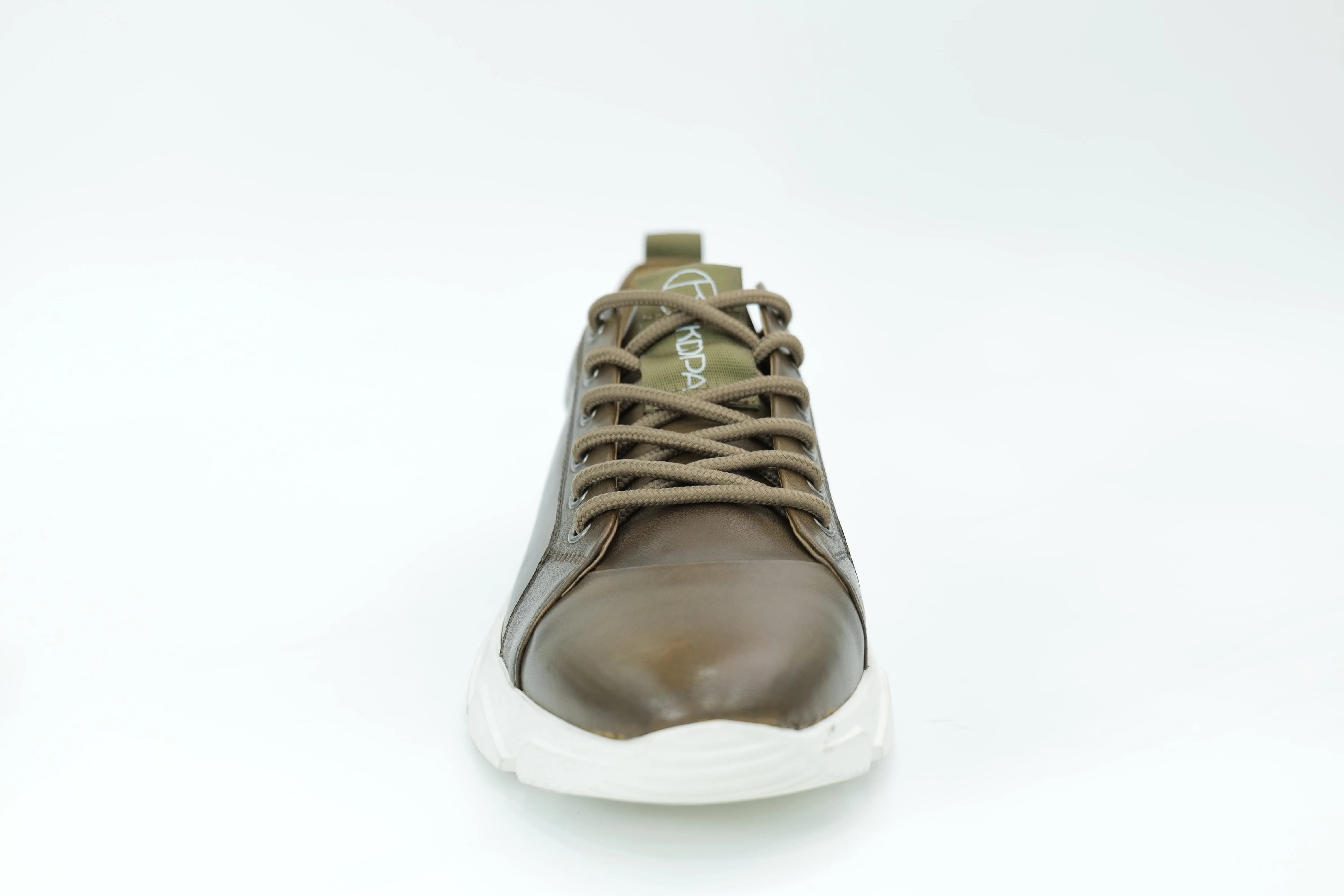 Sports shoes
