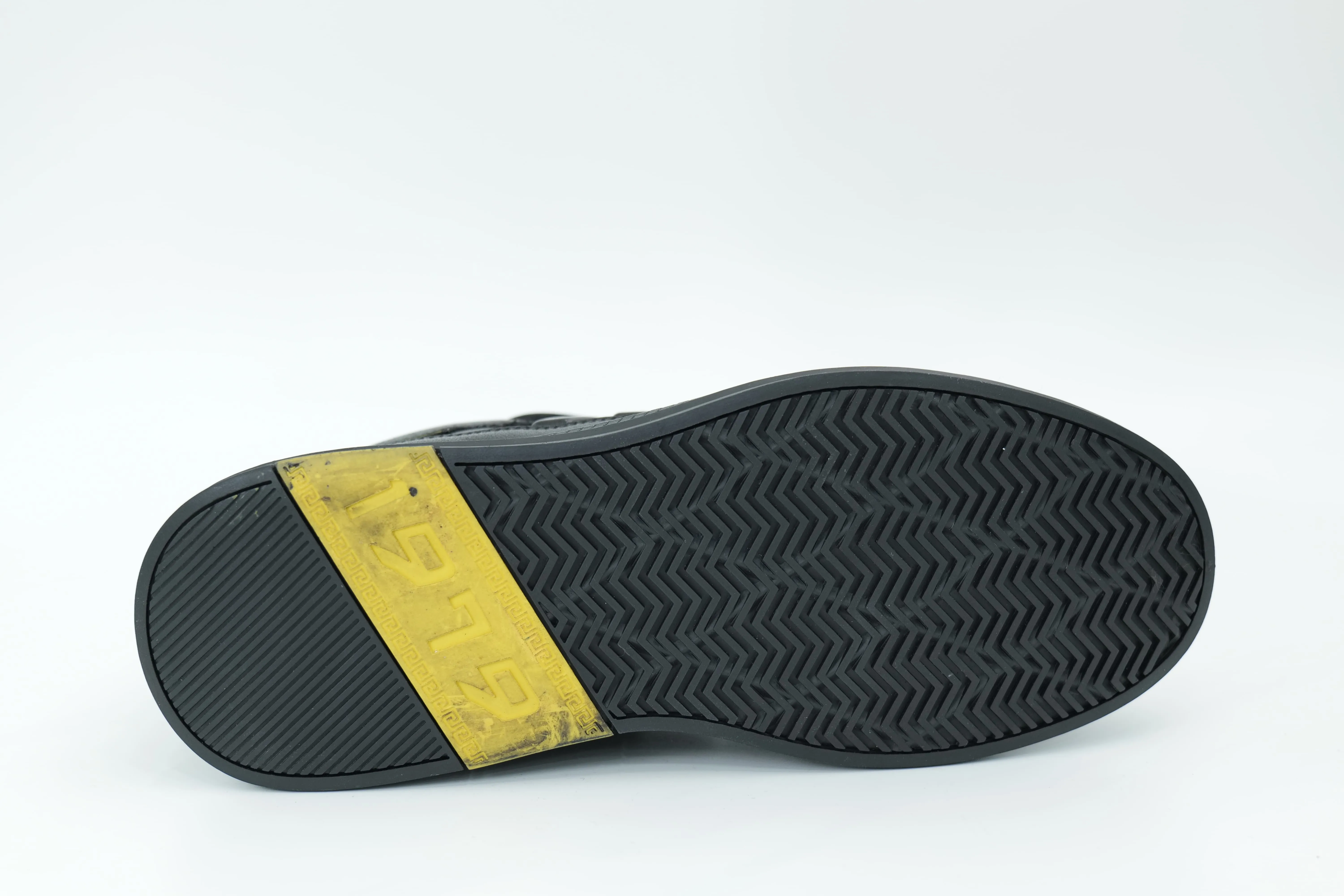 Sports shoes
