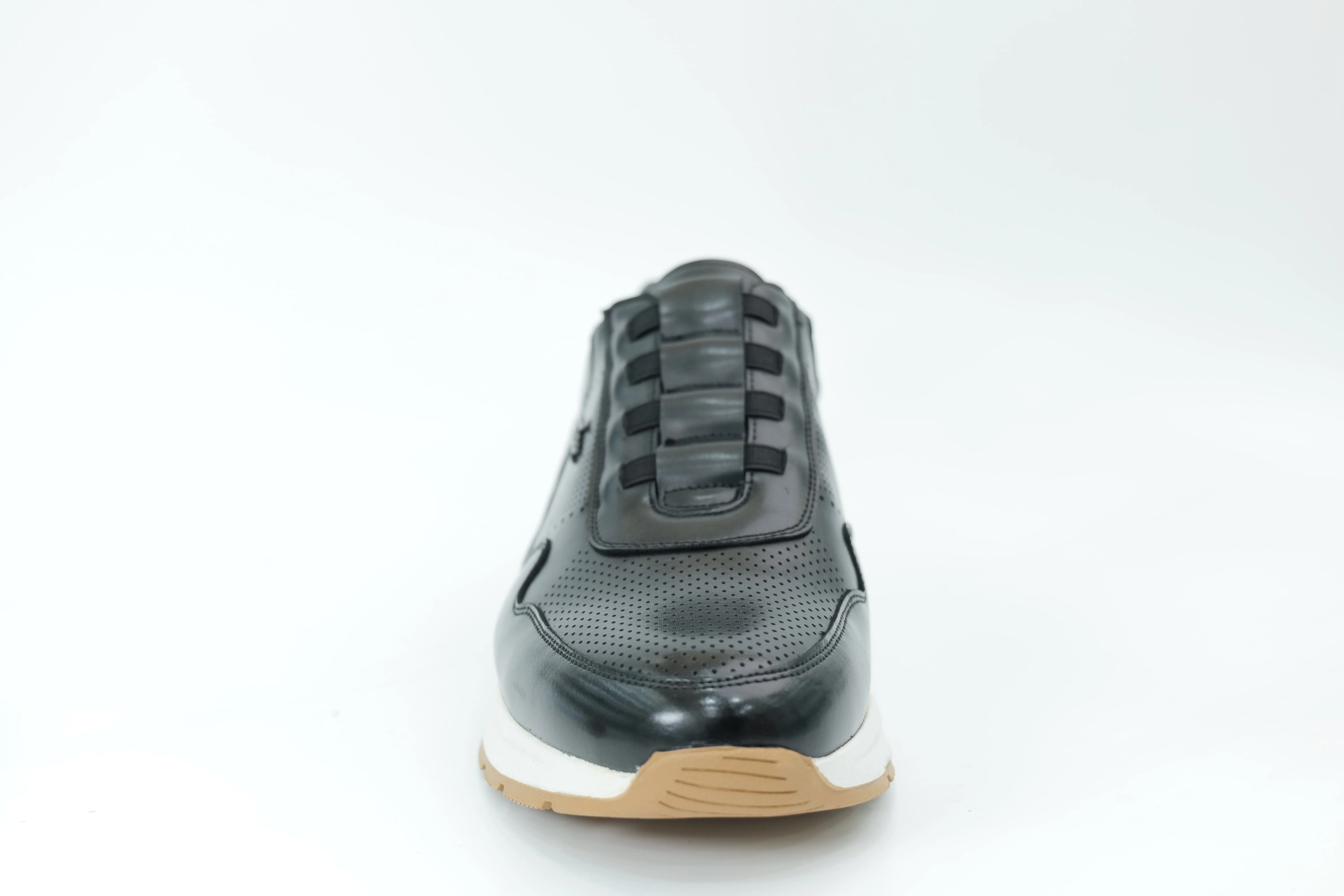 Sports shoes