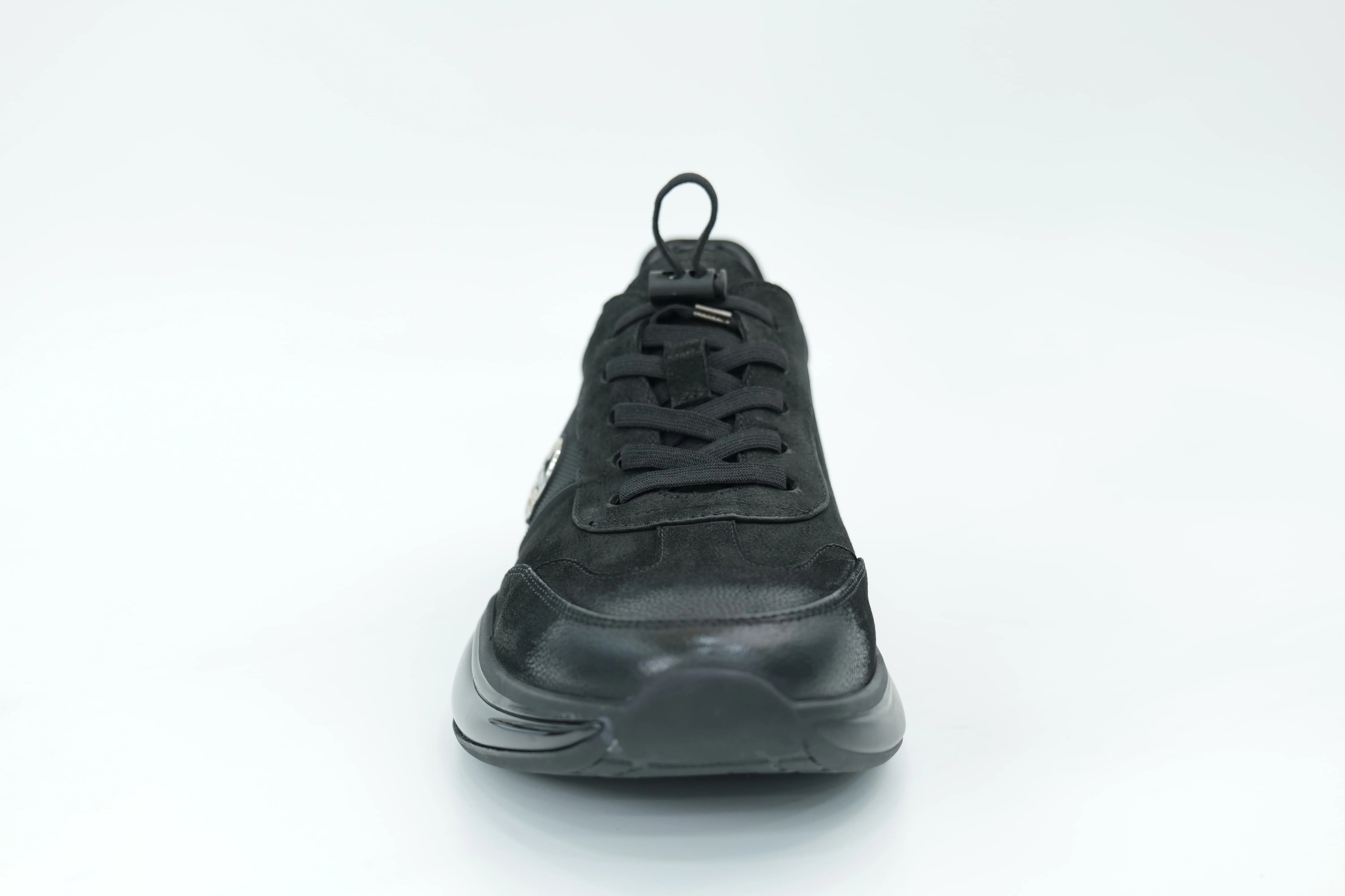 Sports shoes