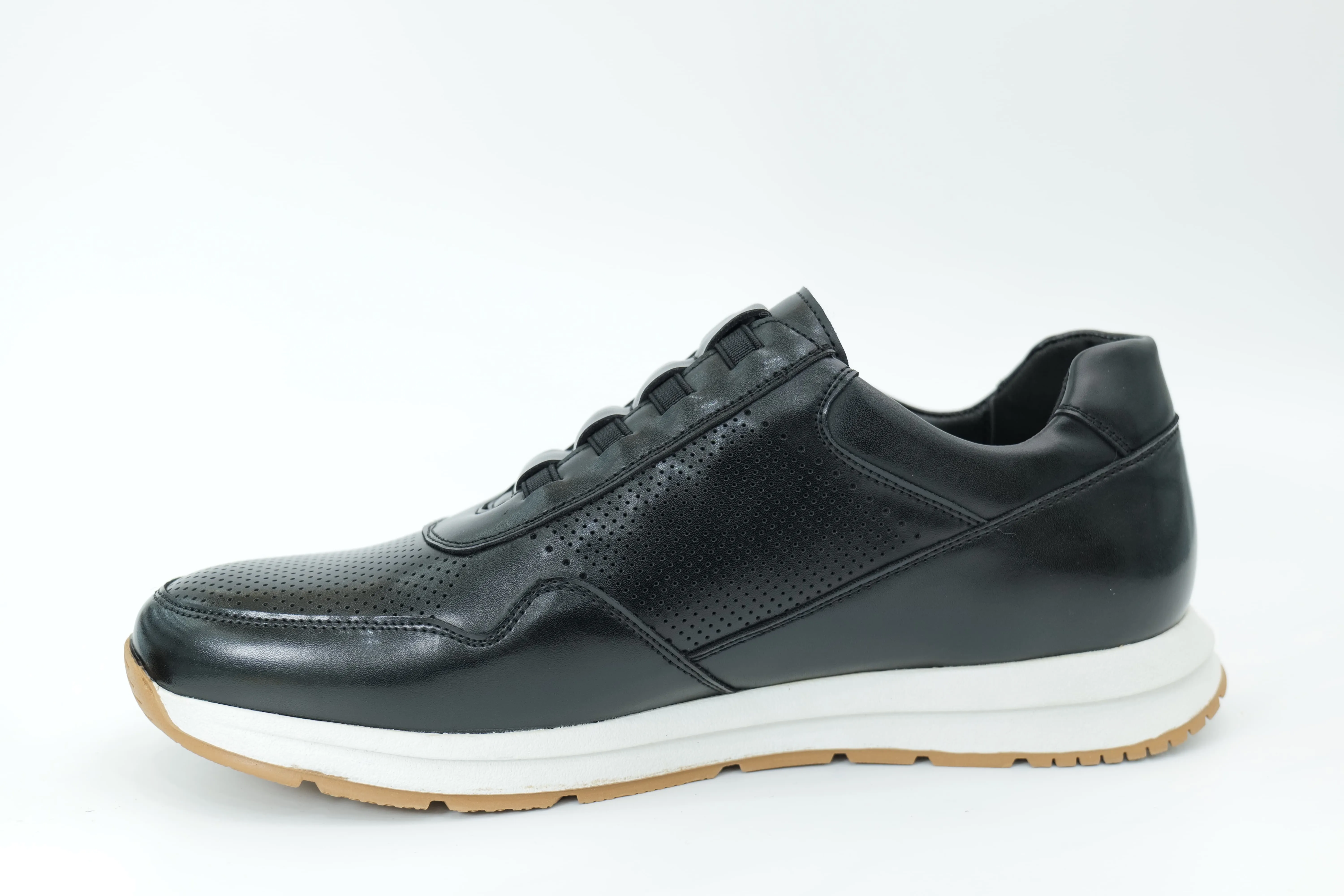 Sports shoes