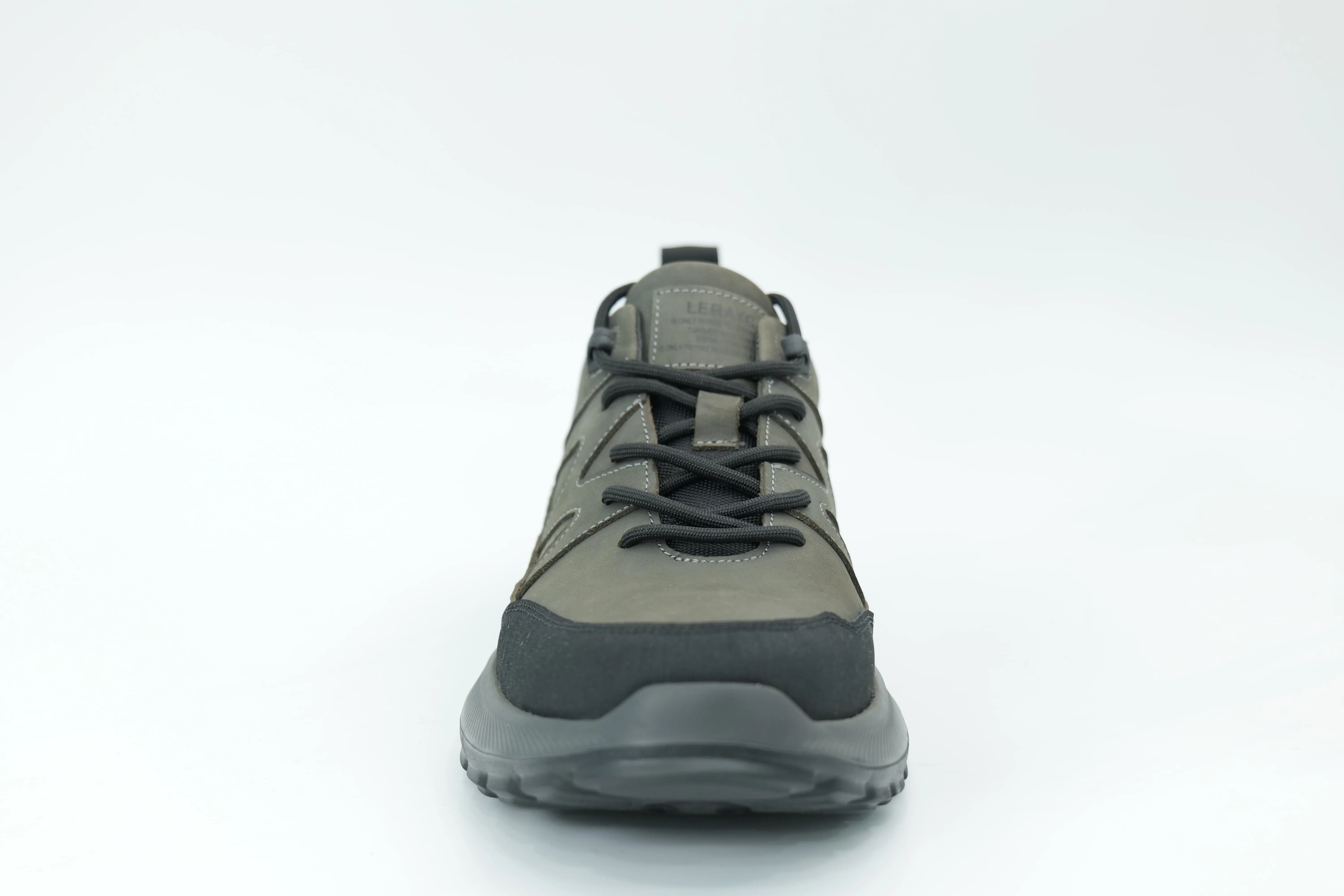 Sports shoes