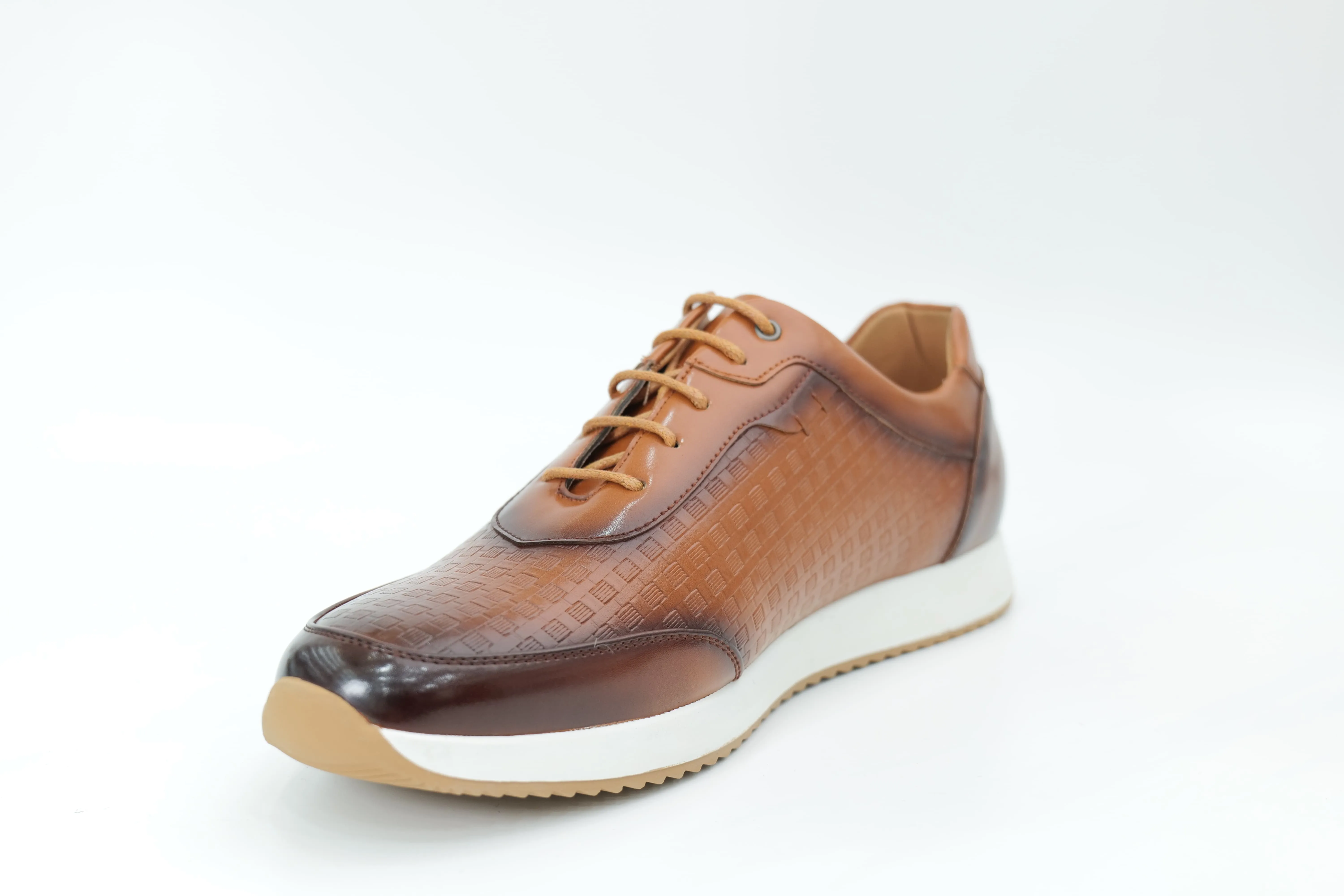 Sports shoes