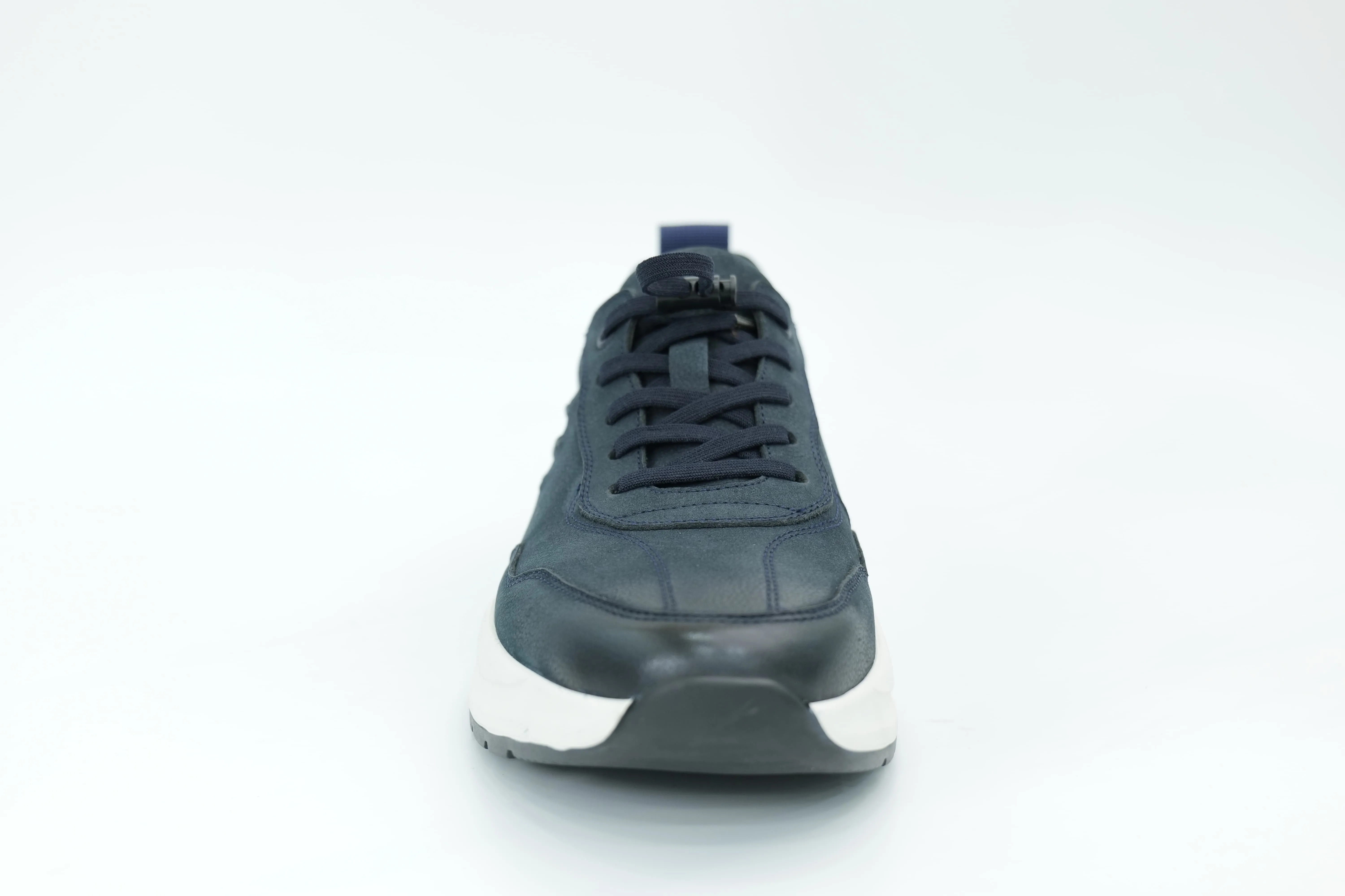 Sports shoes