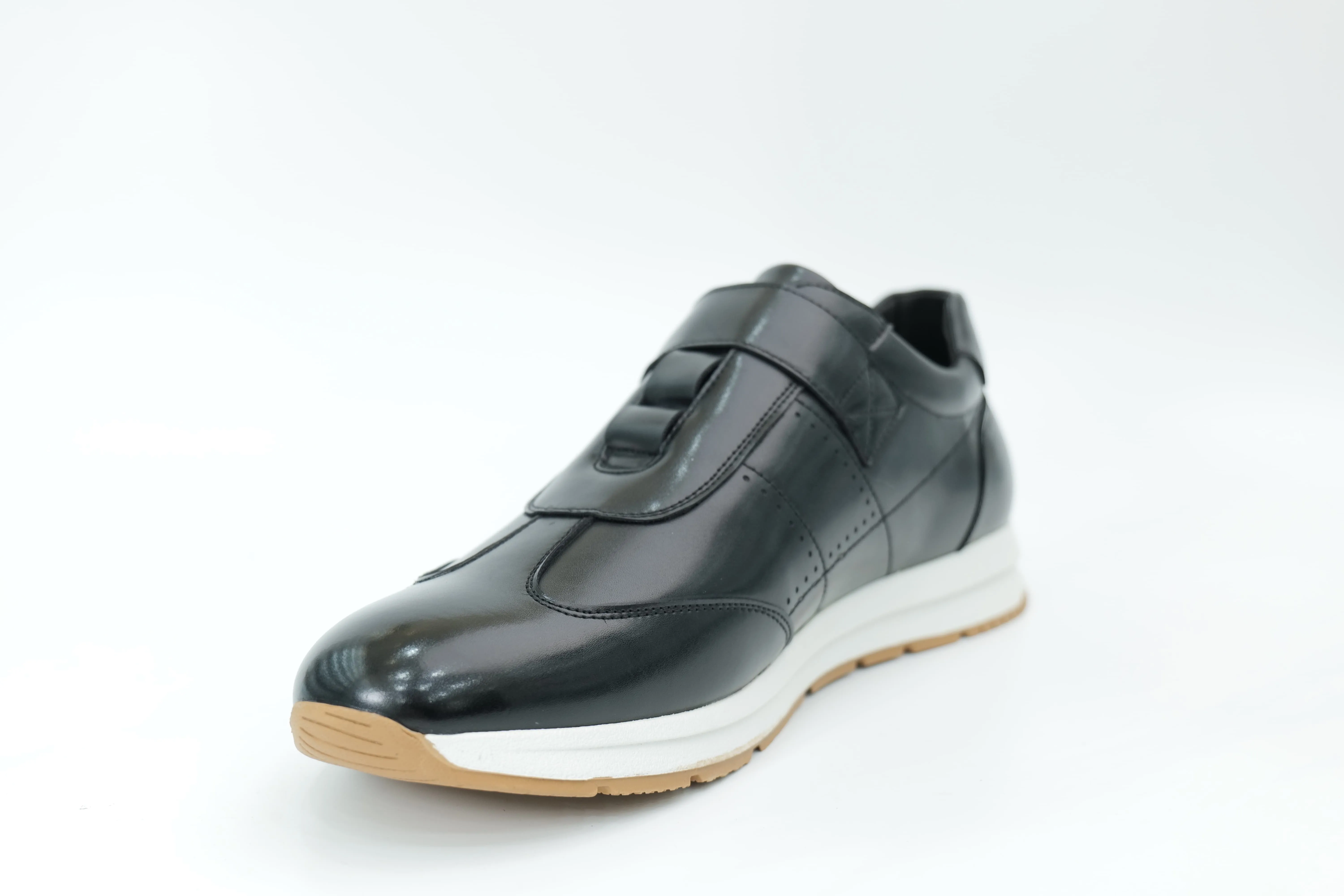 Sports shoes