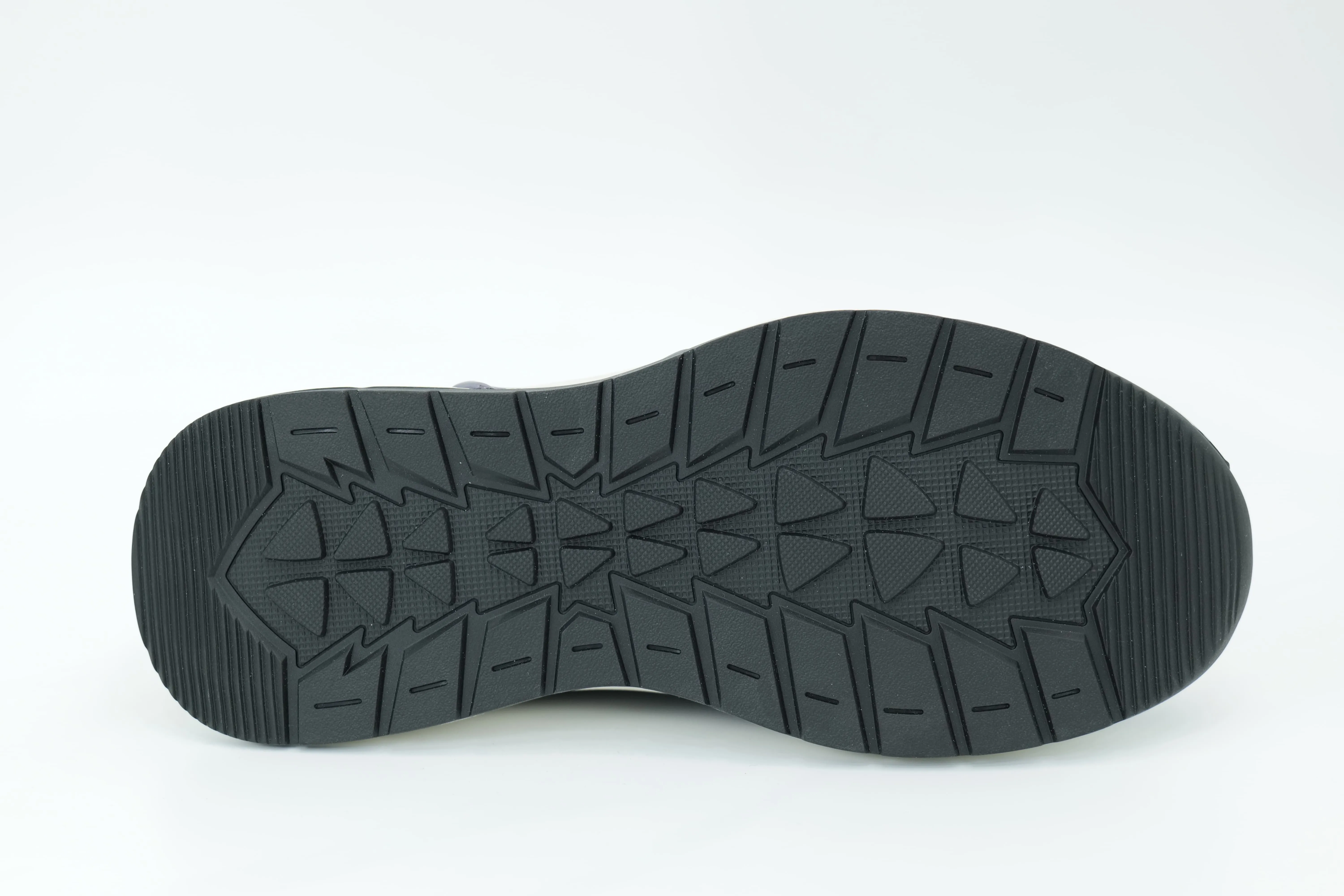 Sports shoes