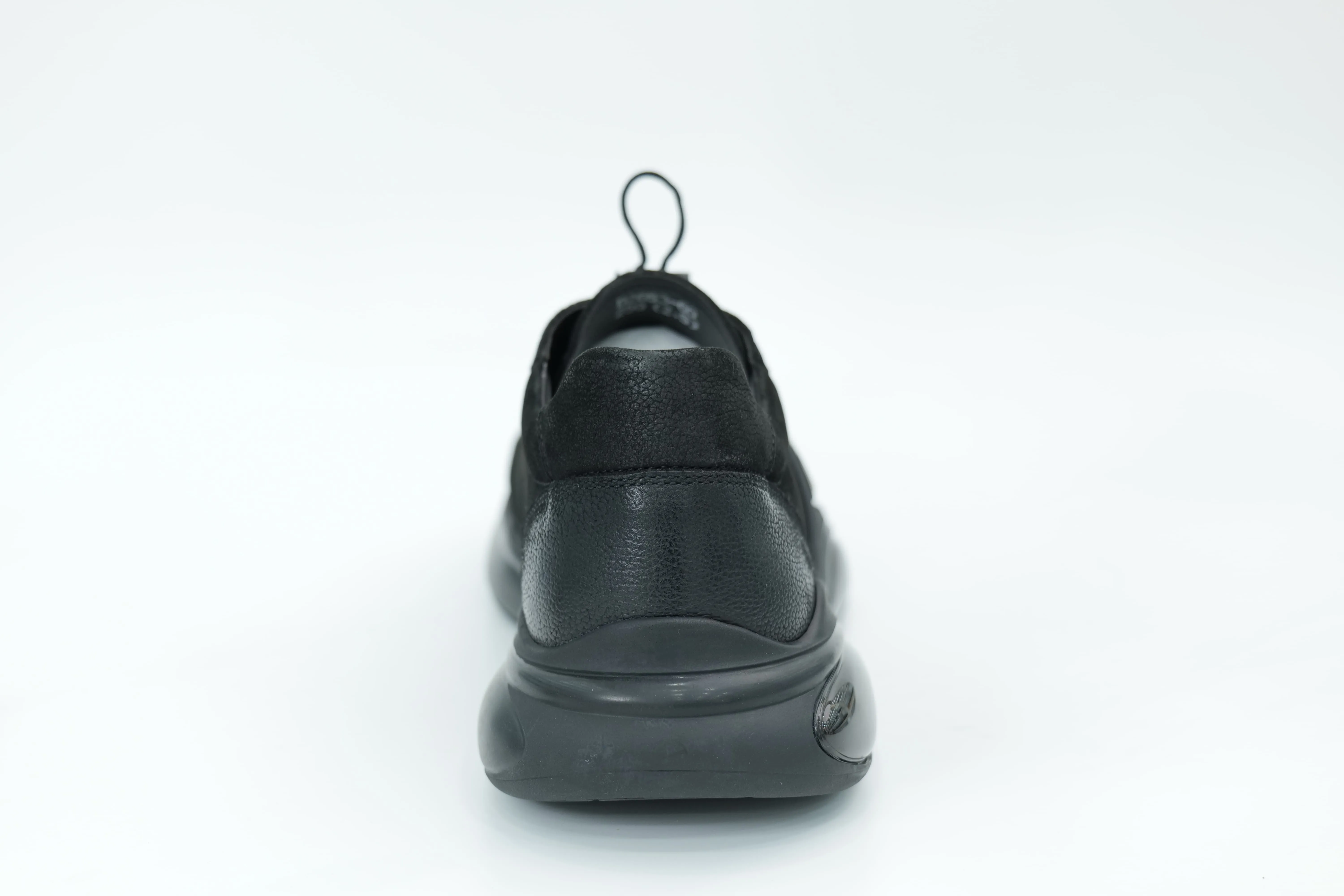 Sports shoes
