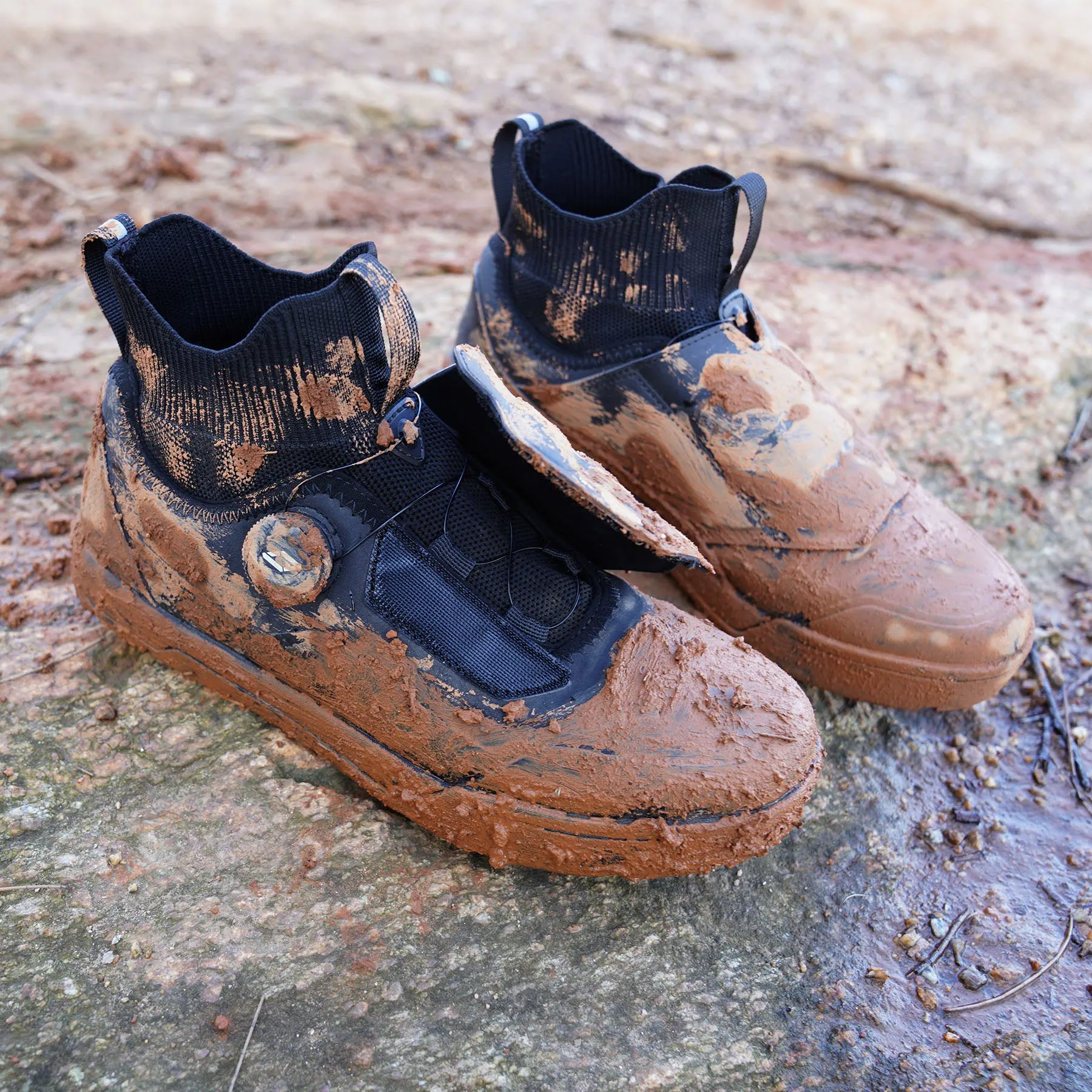 Winter mountain bike shoes for cyclists