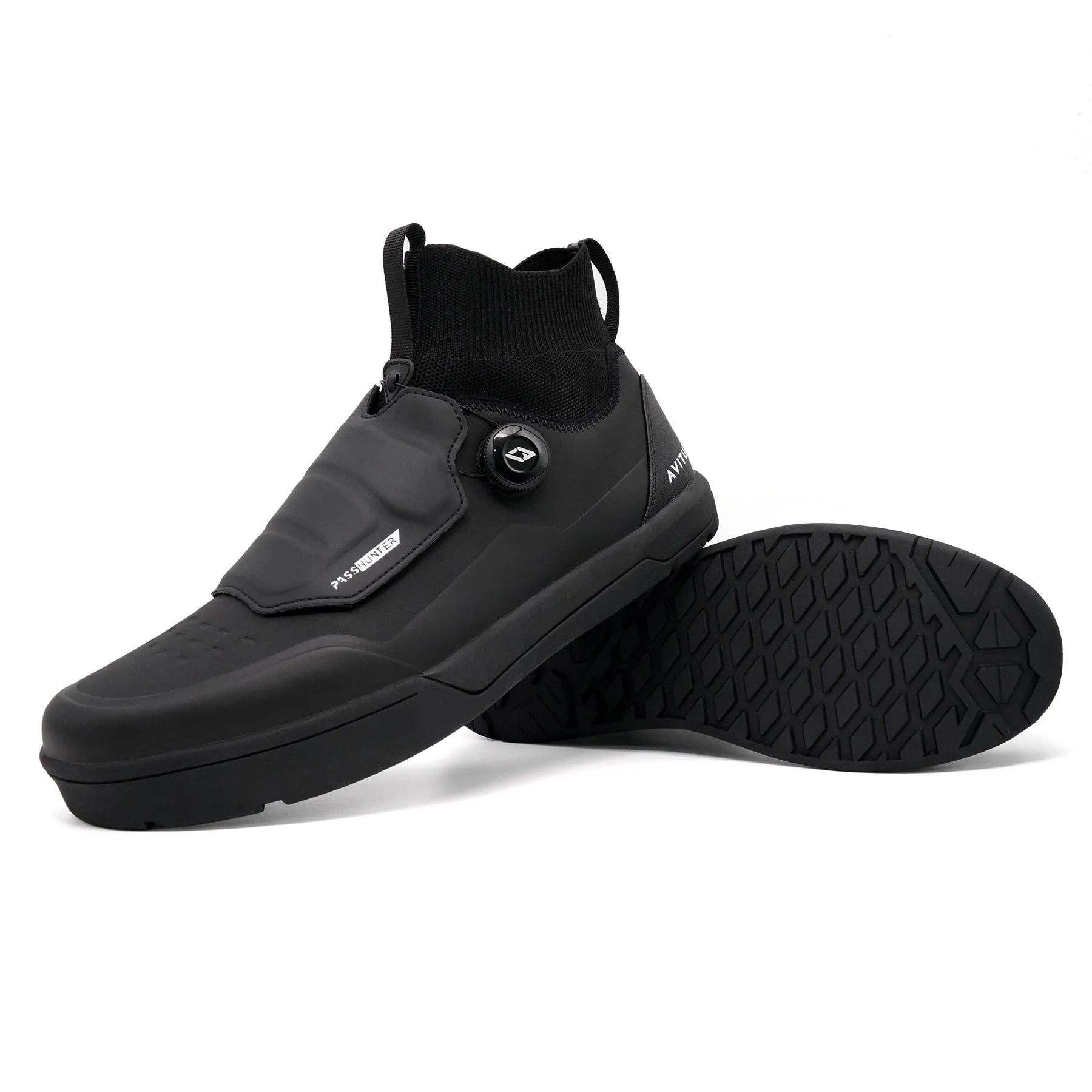 Winter mountain bike shoes for cyclists