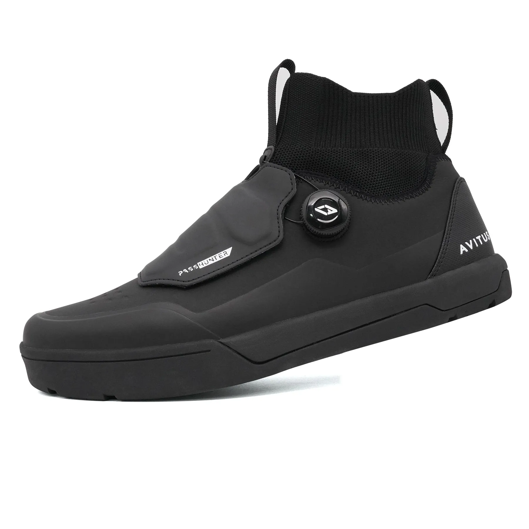 Winter mountain bike shoes for cyclists
