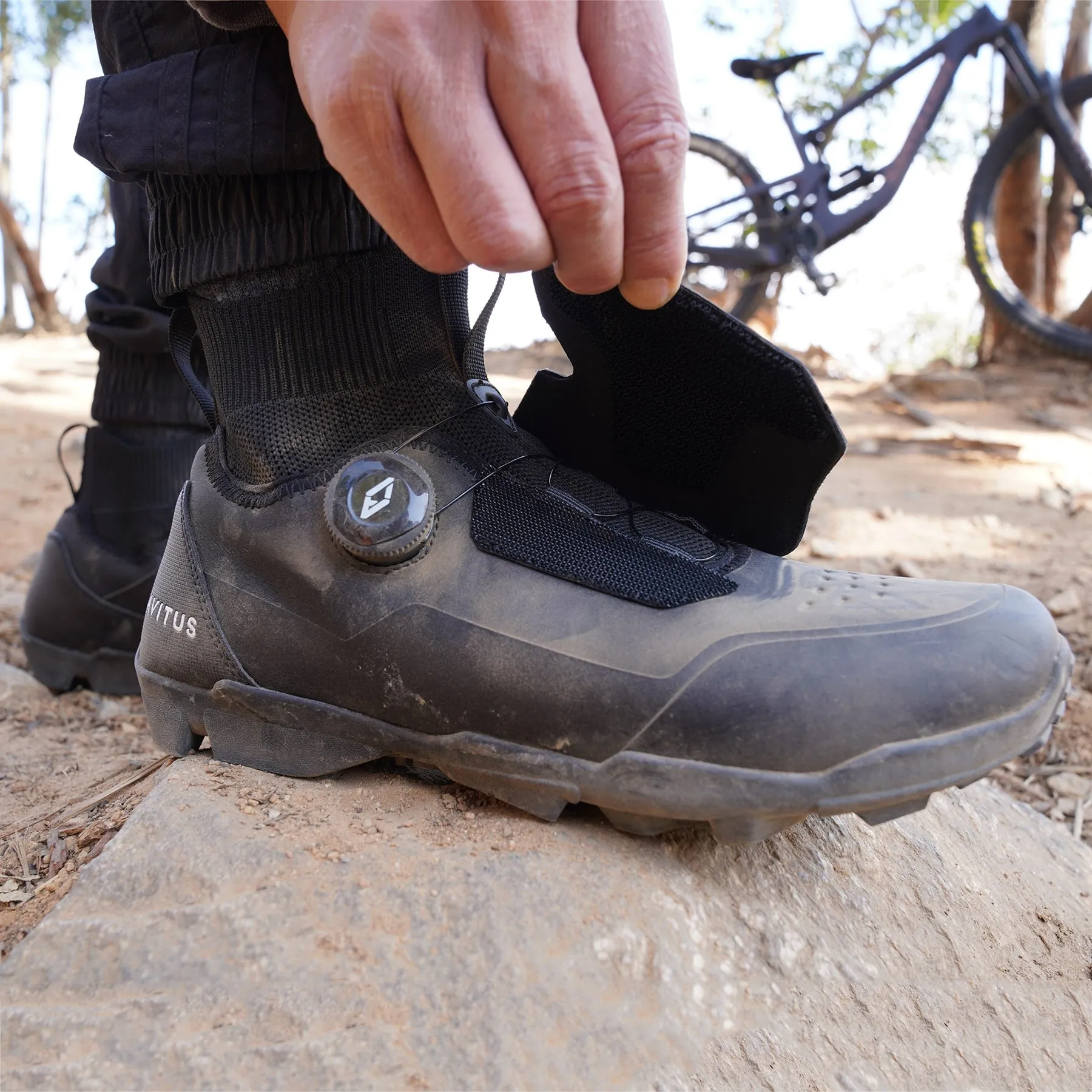 Winter mountain bike shoes for cyclists