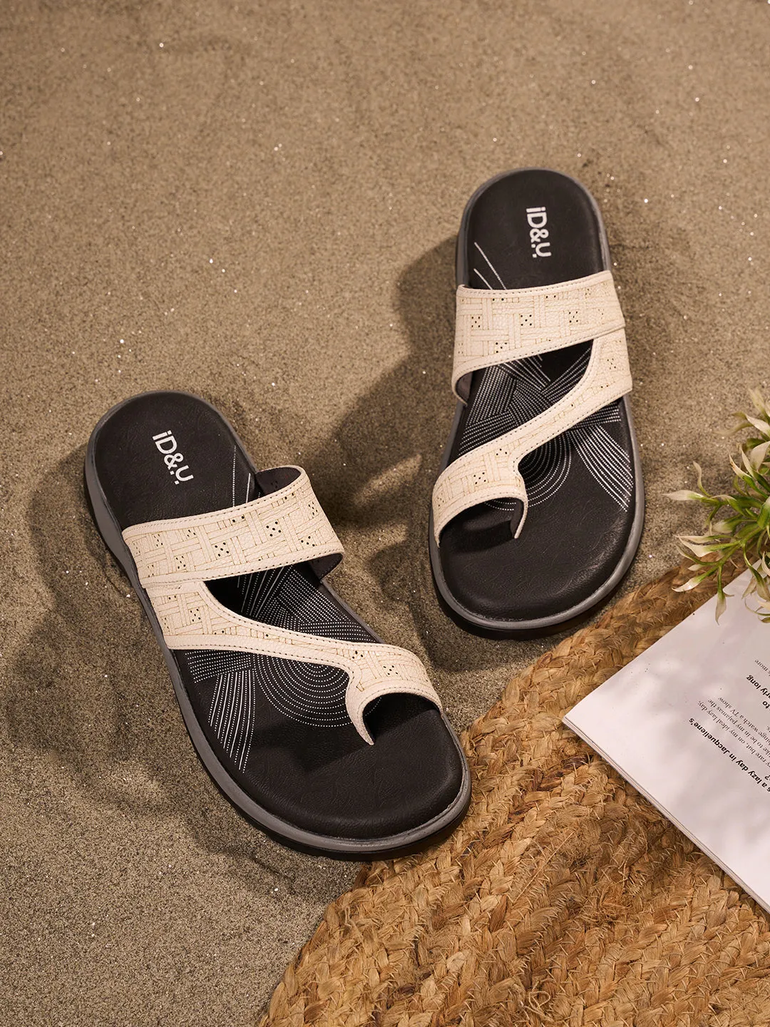 Women's White Thong Sandals (IU6008)